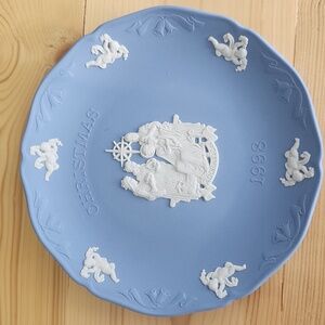 Wedgwood Jasperware Christmas Plate 7.5" Diameter Vintage 1998